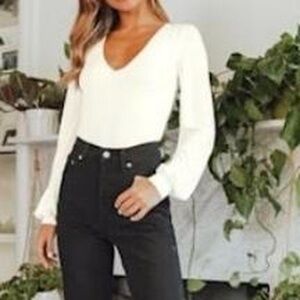 Lulu's Kaylene Ivory V-Neck Balloon Sleeve Bodysuit